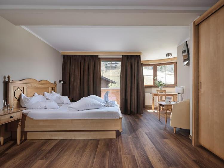 Hotel-Gasthof Zur Schoenen Aussicht Санкт Йохан ин Тирол Екстериор снимка