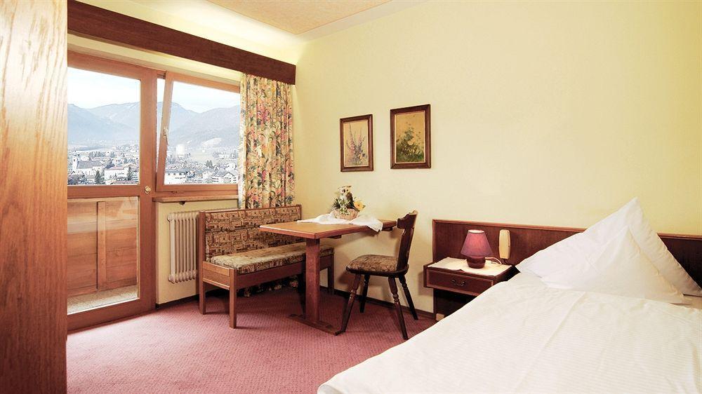 Hotel-Gasthof Zur Schoenen Aussicht Санкт Йохан ин Тирол Екстериор снимка