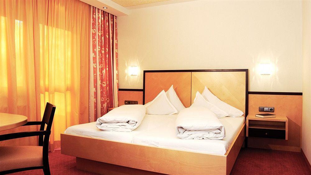Hotel-Gasthof Zur Schoenen Aussicht Санкт Йохан ин Тирол Екстериор снимка