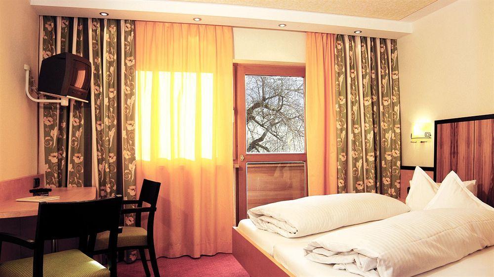 Hotel-Gasthof Zur Schoenen Aussicht Санкт Йохан ин Тирол Екстериор снимка