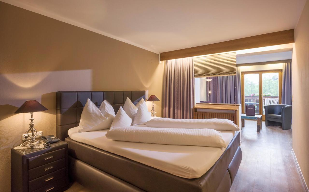 Hotel-Gasthof Zur Schoenen Aussicht Санкт Йохан ин Тирол Екстериор снимка