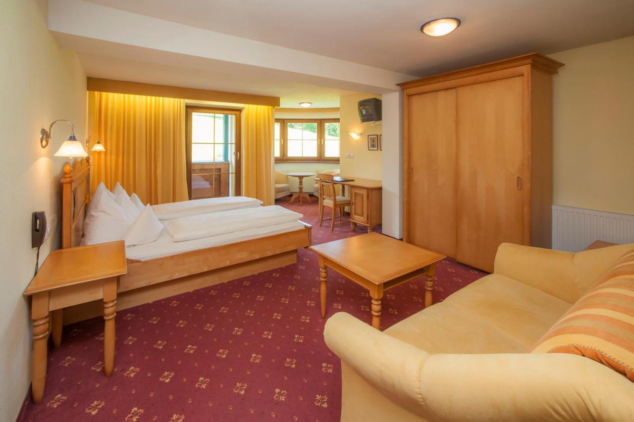 Hotel-Gasthof Zur Schoenen Aussicht Санкт Йохан ин Тирол Стая снимка